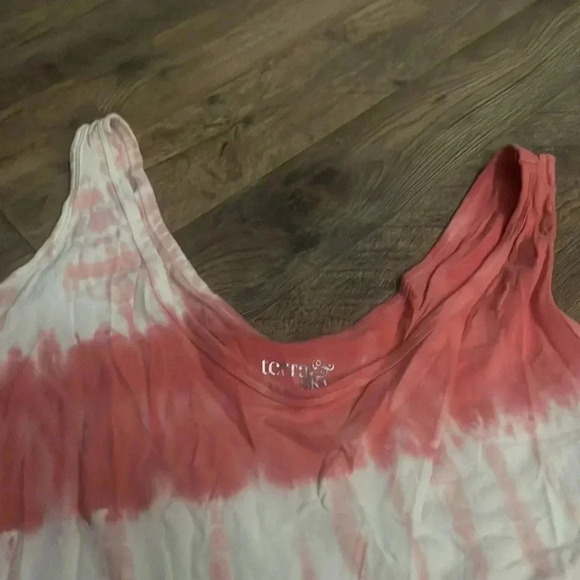 pink and white tank top - Picture 5 of 6